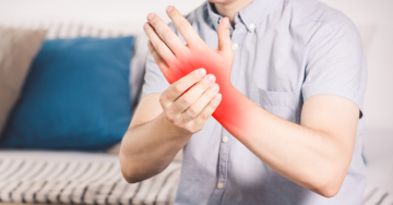 Csuklótáji fájdalom és zsibbadás alagút szindróma miatt